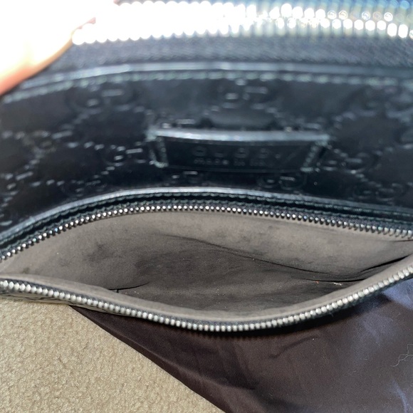 Authentic Gucci Signature Messenger - Picture 10 of 10